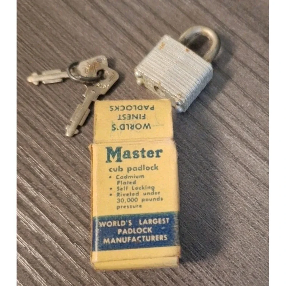 VINTAGE Master No. 9 Tiny Padlock Original Box 2 Keys Lock World's Finest USA